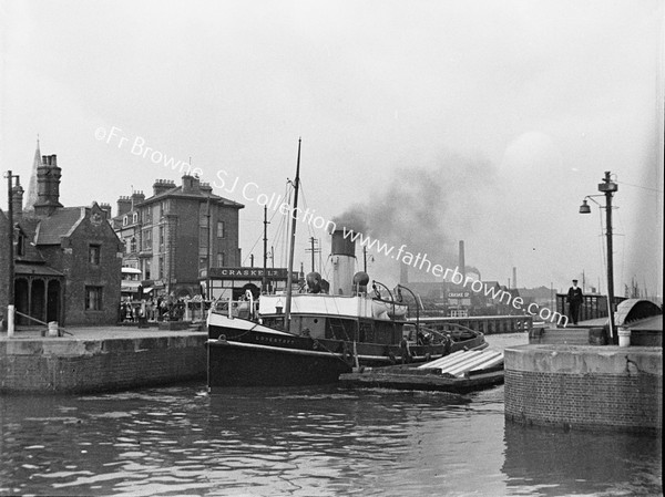 BOATS IN LOCK